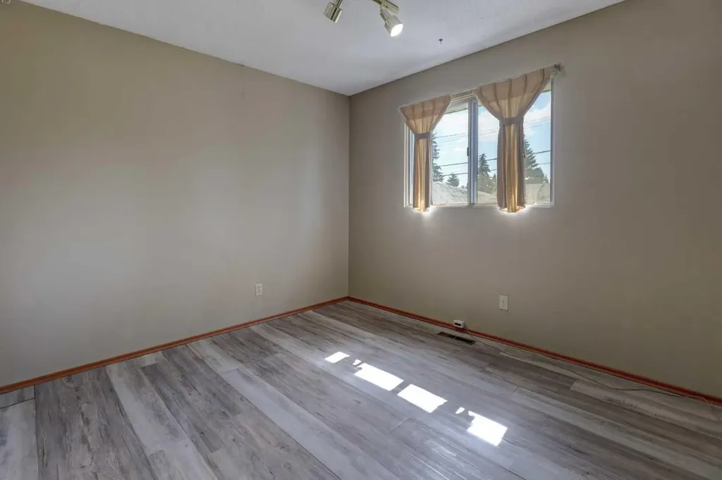 255 Huntcroft Road NE Calgary AB T2K 4E1