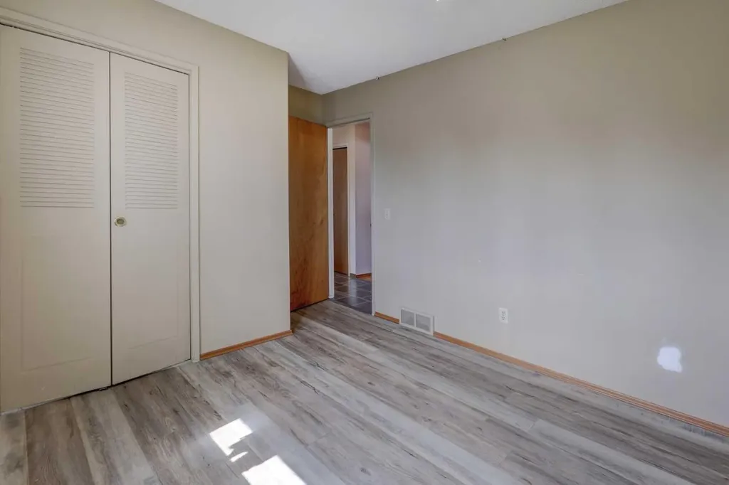 255 Huntcroft Road NE Calgary AB T2K 4E1