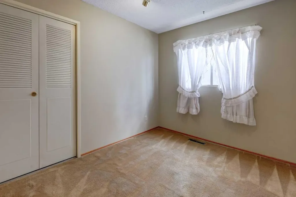 255 Huntcroft Road NE Calgary AB T2K 4E1