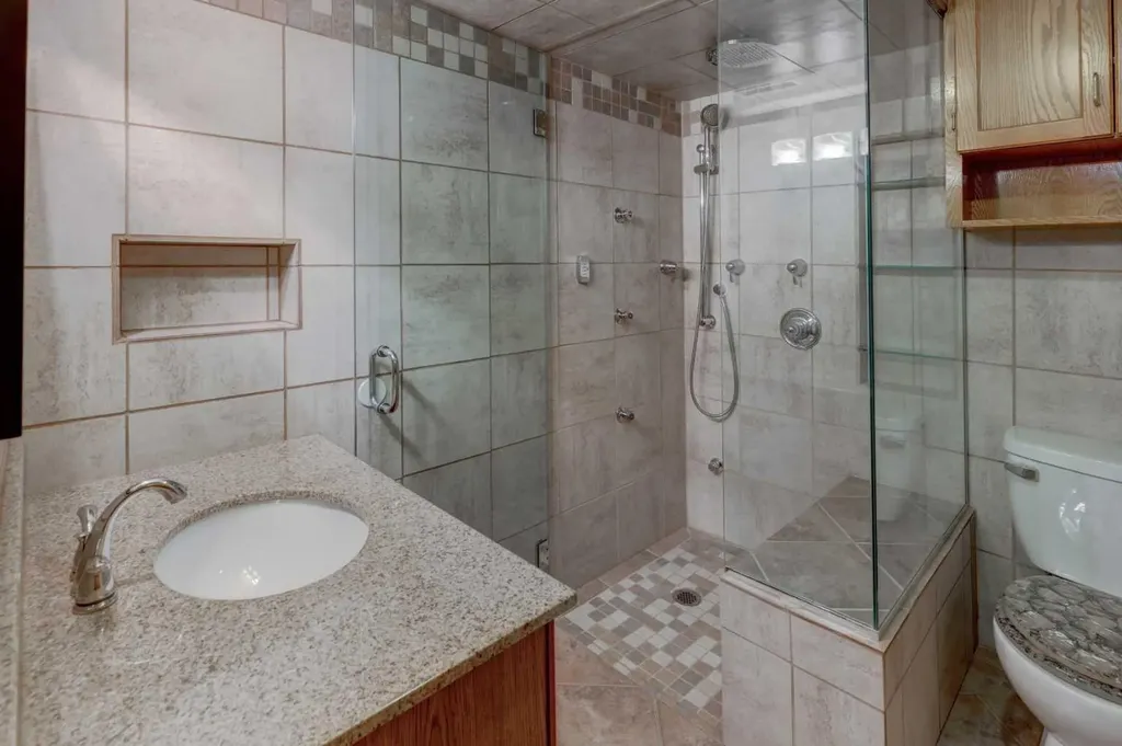 255 Huntcroft Road NE Calgary AB T2K 4E1