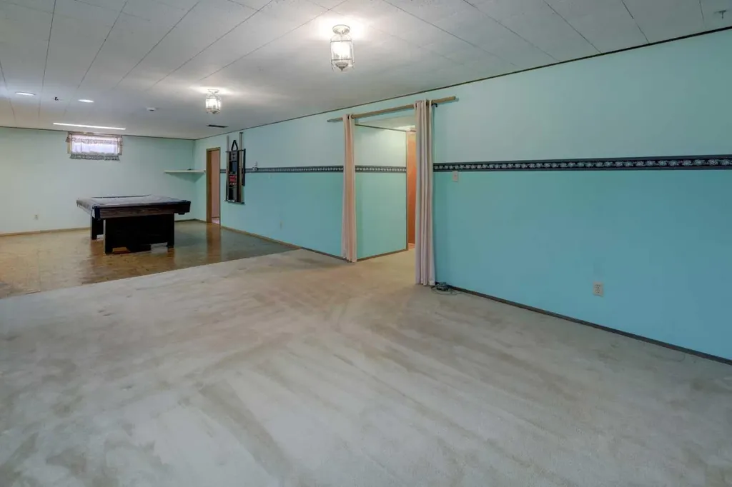 255 Huntcroft Road NE Calgary AB T2K 4E1