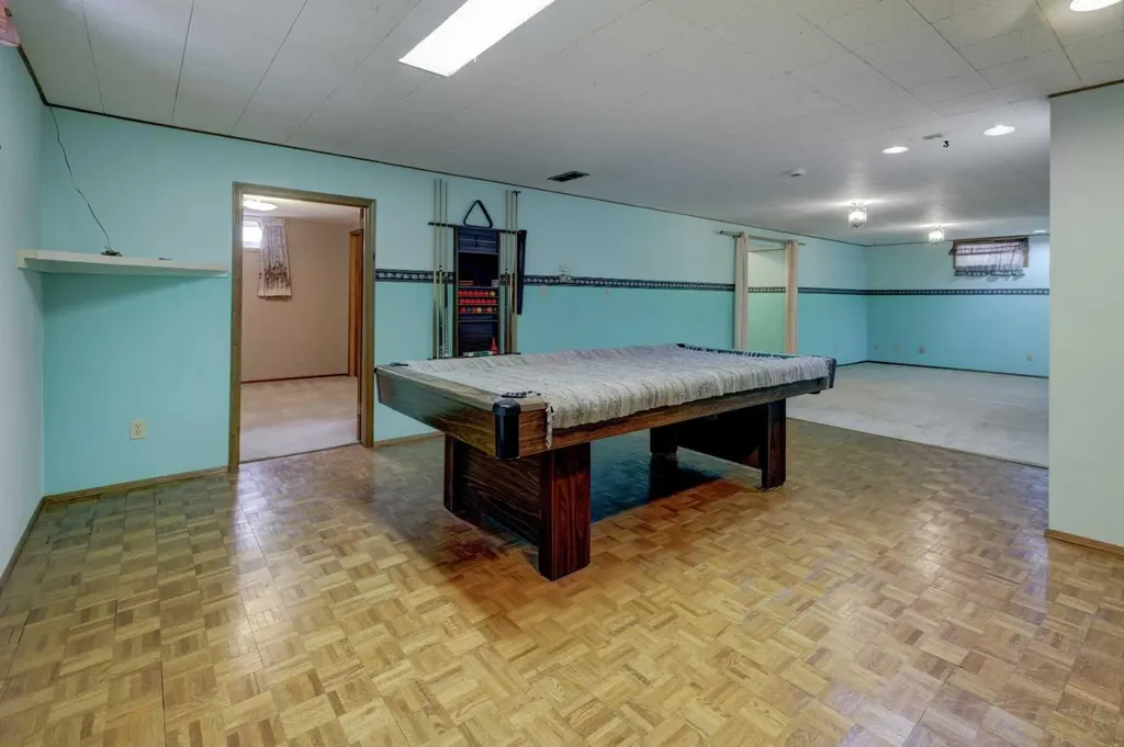 255 Huntcroft Road NE Calgary AB T2K 4E1