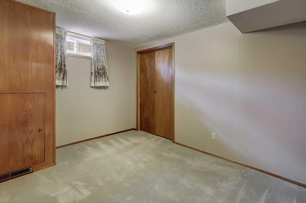 255 Huntcroft Road NE Calgary AB T2K 4E1