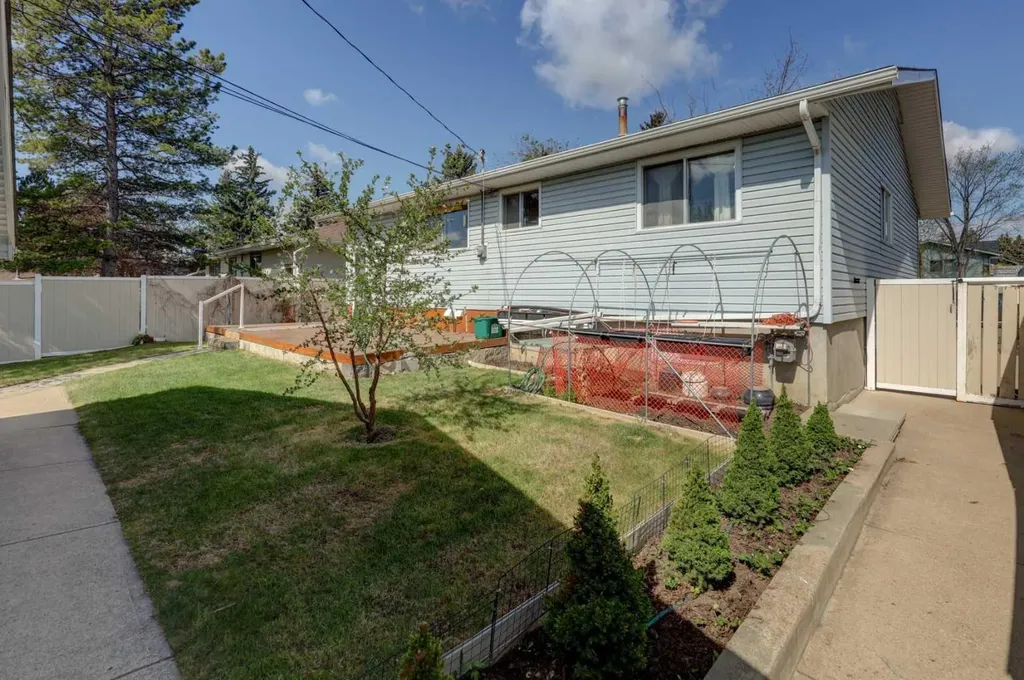 255 Huntcroft Road NE Calgary AB T2K 4E1