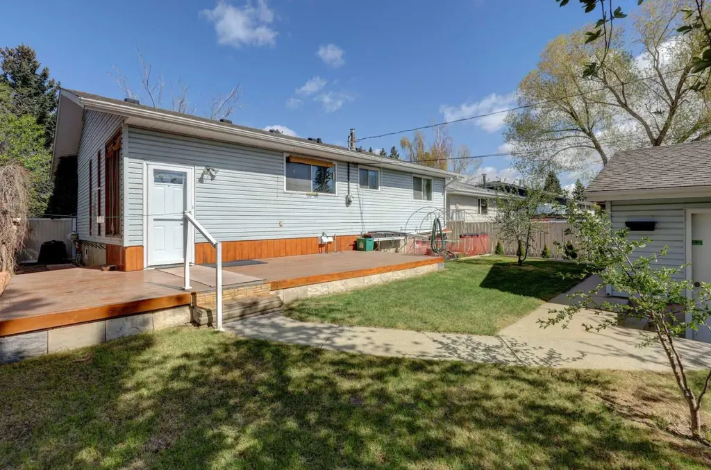 255 Huntcroft Road NE Calgary AB T2K 4E1