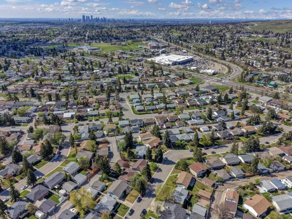 255 Huntcroft Road NE Calgary AB T2K 4E1