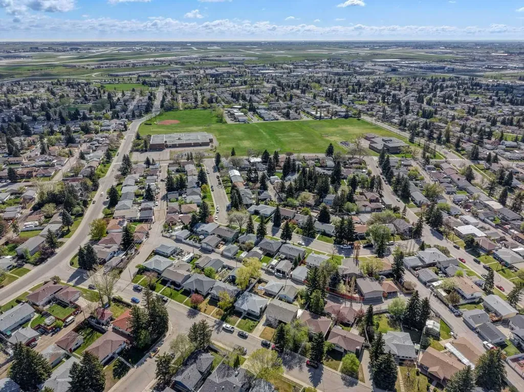 255 Huntcroft Road NE Calgary AB T2K 4E1