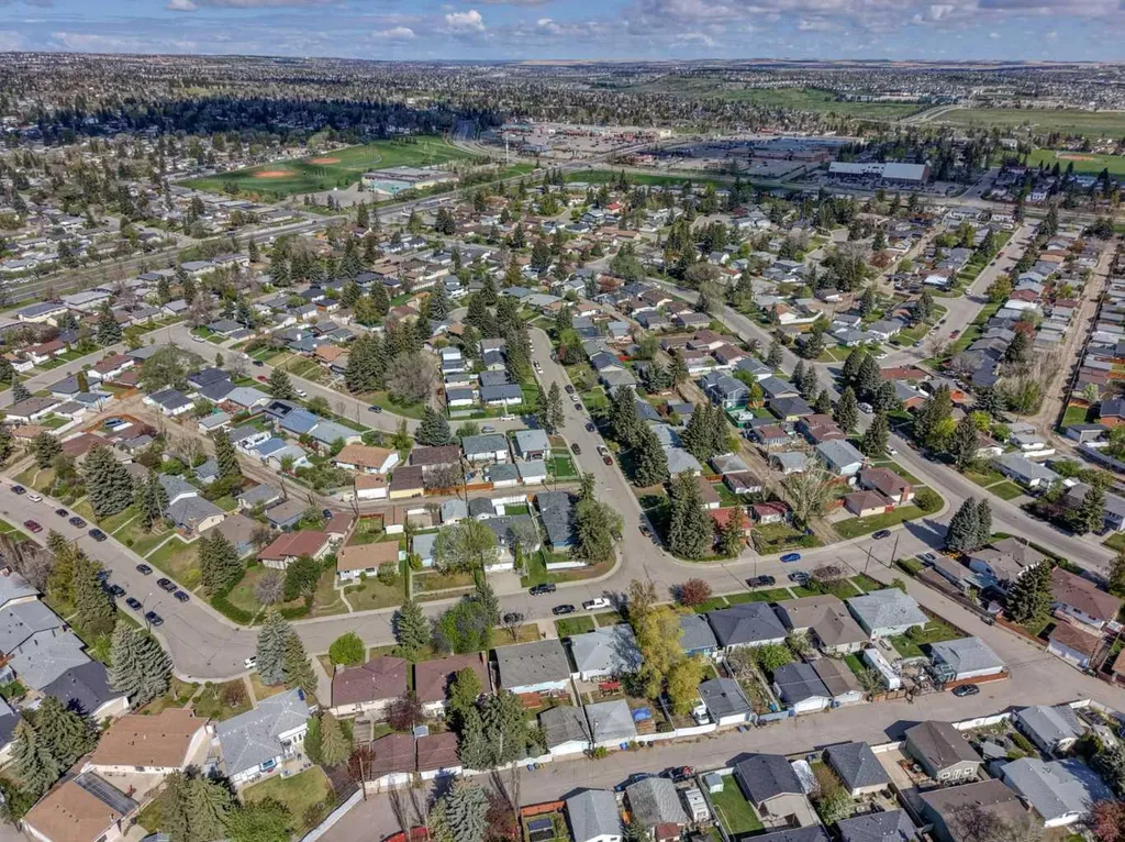 255 Huntcroft Road NE Calgary AB T2K 4E1