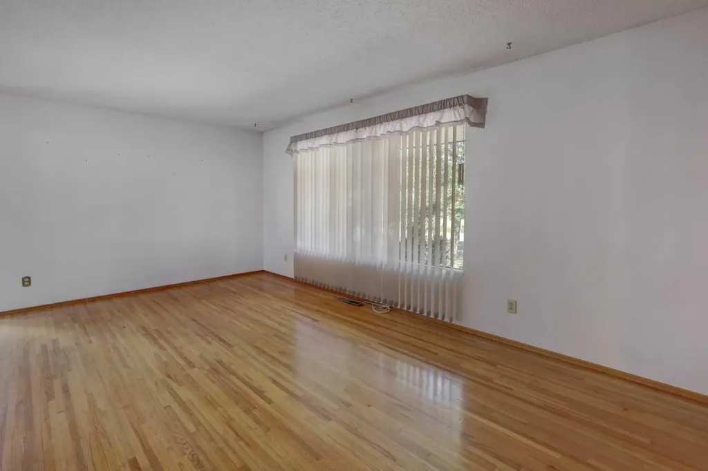 255 Huntcroft Road NE Calgary AB T2K 4E1