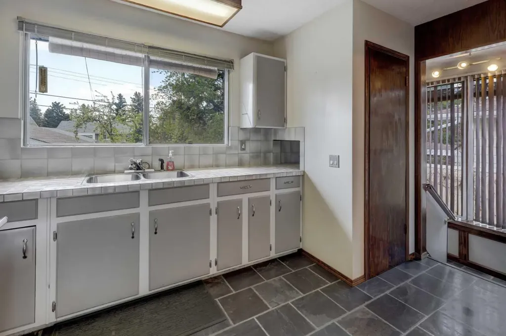 255 Huntcroft Road NE Calgary AB T2K 4E1