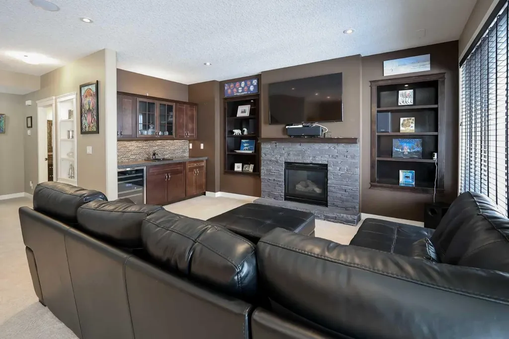 146 Sutherland Close Red Deer AB T4R 0L5