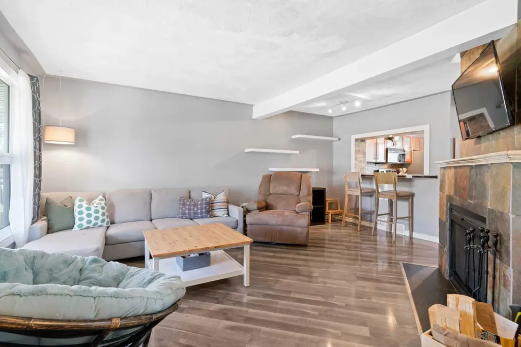 530 Woodbine Boulevard SW Calgary AB T2W 5B3