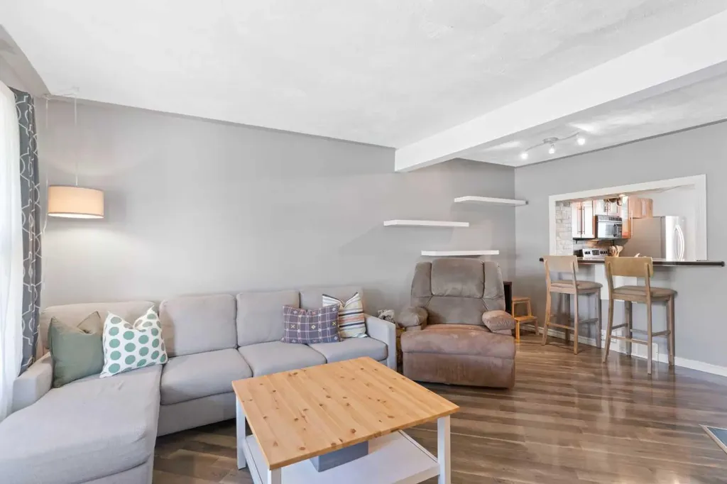 530 Woodbine Boulevard SW Calgary AB T2W 5B3