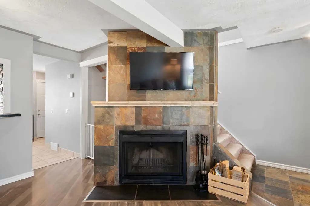 530 Woodbine Boulevard SW Calgary AB T2W 5B3