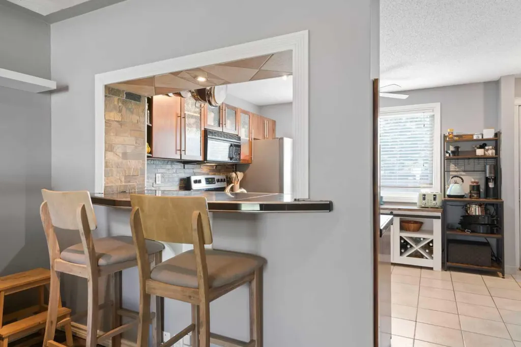 530 Woodbine Boulevard SW Calgary AB T2W 5B3