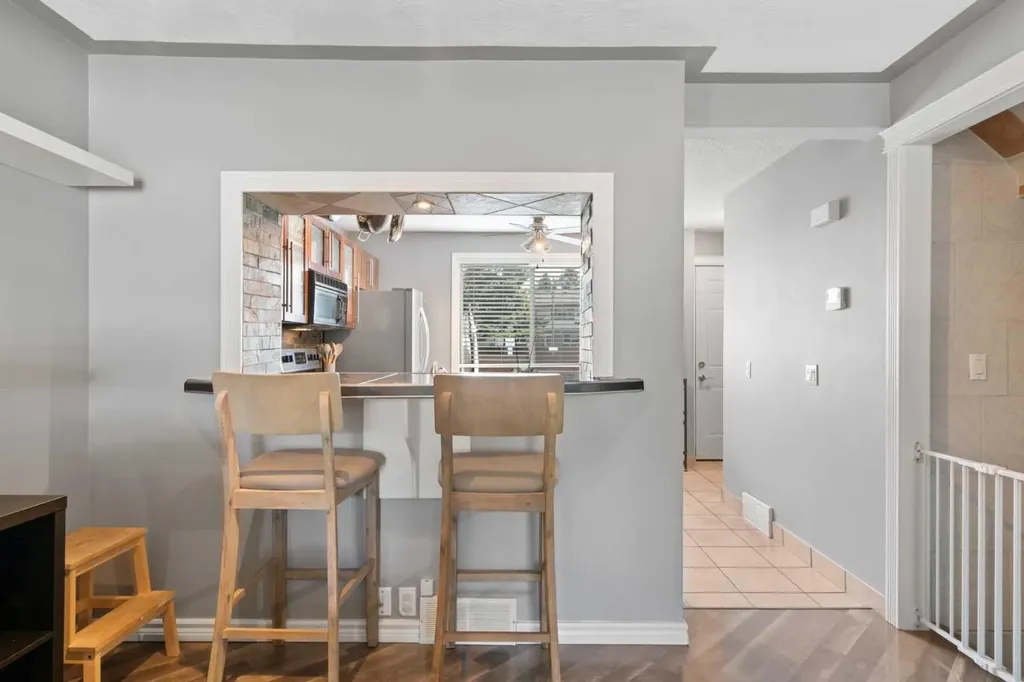 530 Woodbine Boulevard SW Calgary AB T2W 5B3