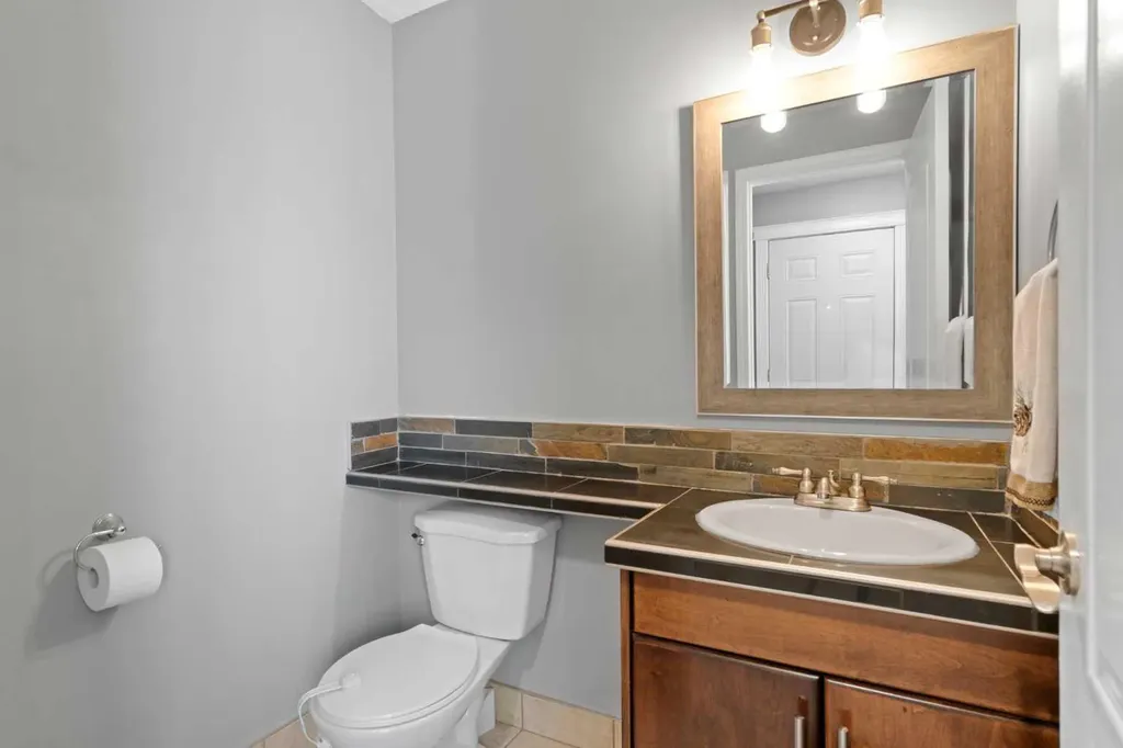530 Woodbine Boulevard SW Calgary AB T2W 5B3