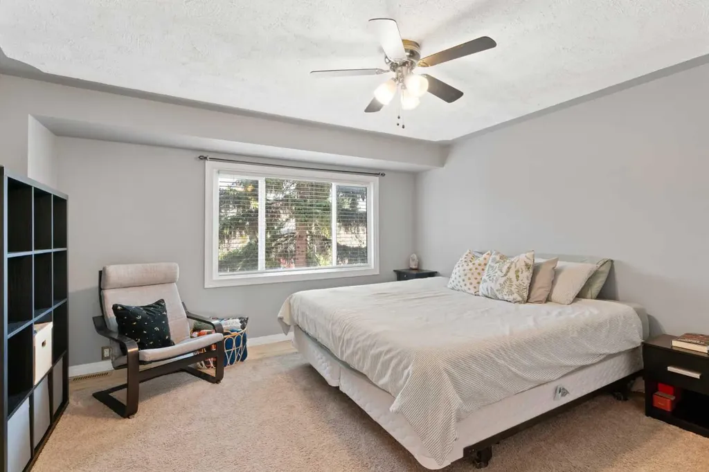 530 Woodbine Boulevard SW Calgary AB T2W 5B3