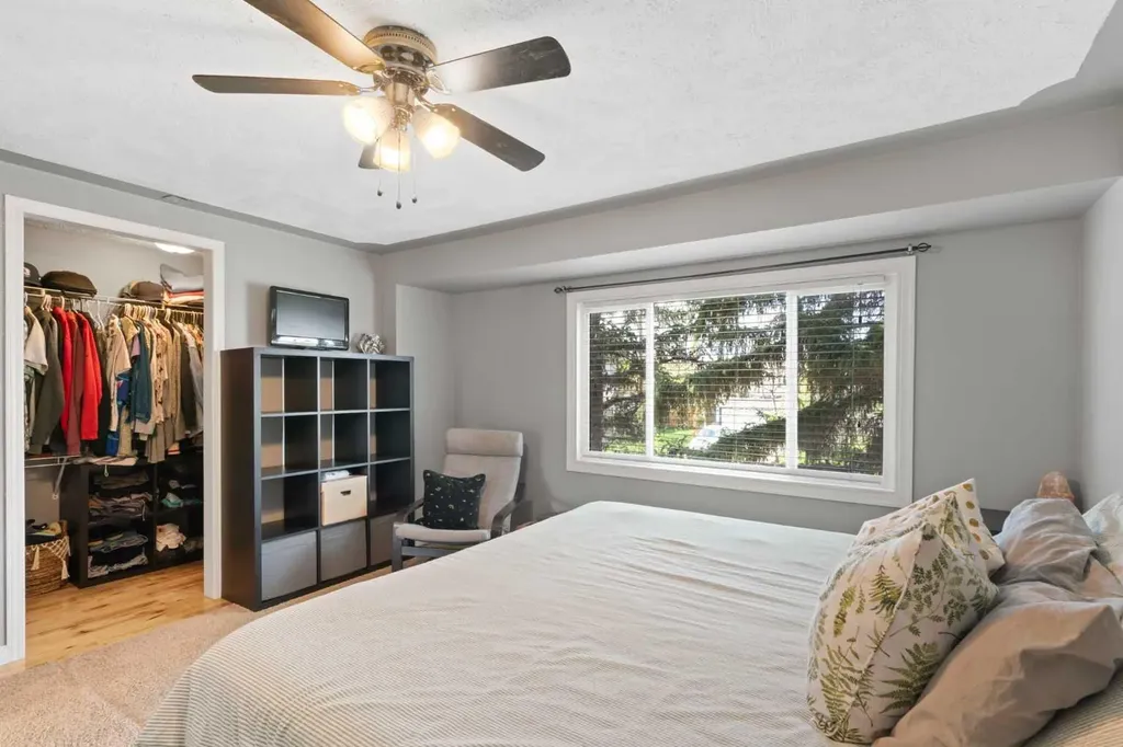 530 Woodbine Boulevard SW Calgary AB T2W 5B3