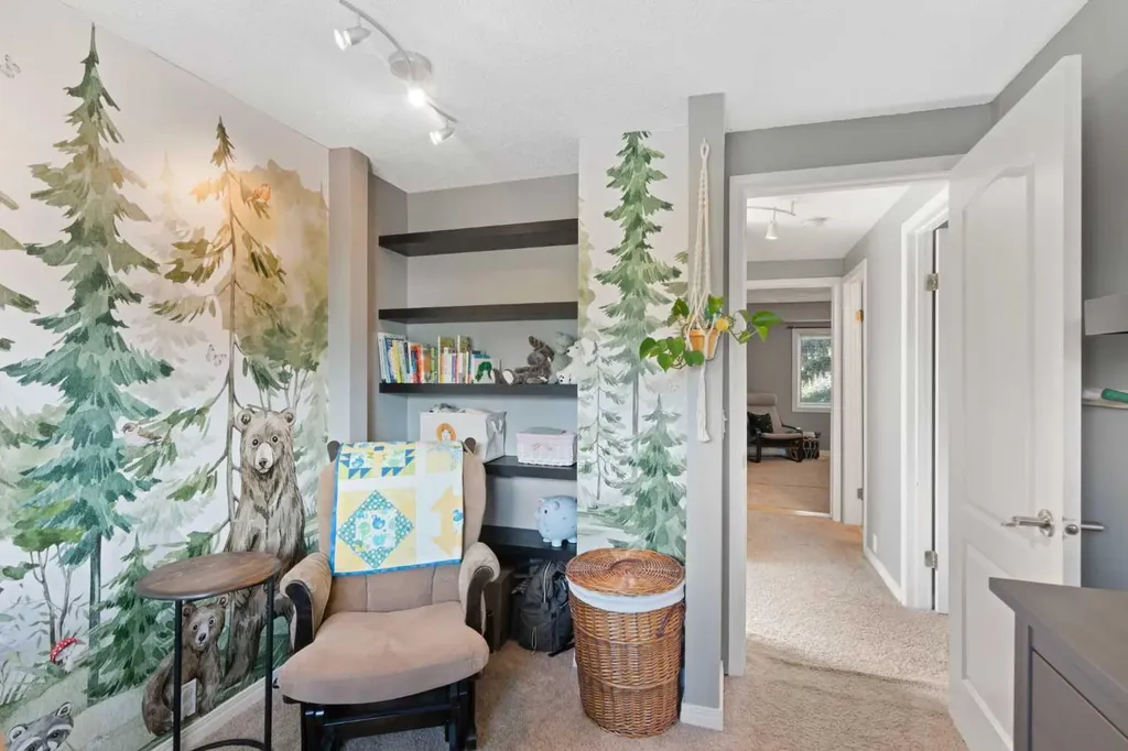 530 Woodbine Boulevard SW Calgary AB T2W 5B3