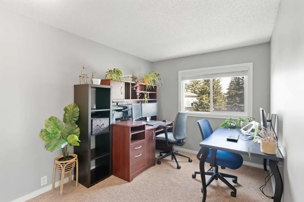 530 Woodbine Boulevard SW Calgary AB T2W 5B3