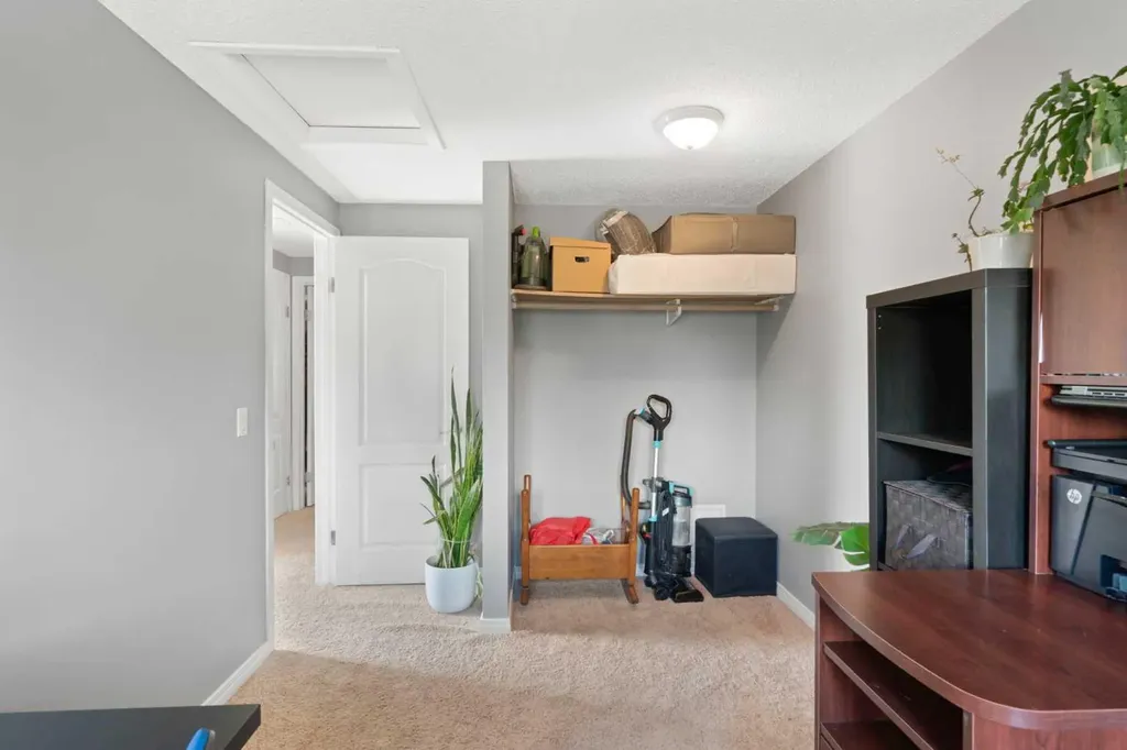 530 Woodbine Boulevard SW Calgary AB T2W 5B3