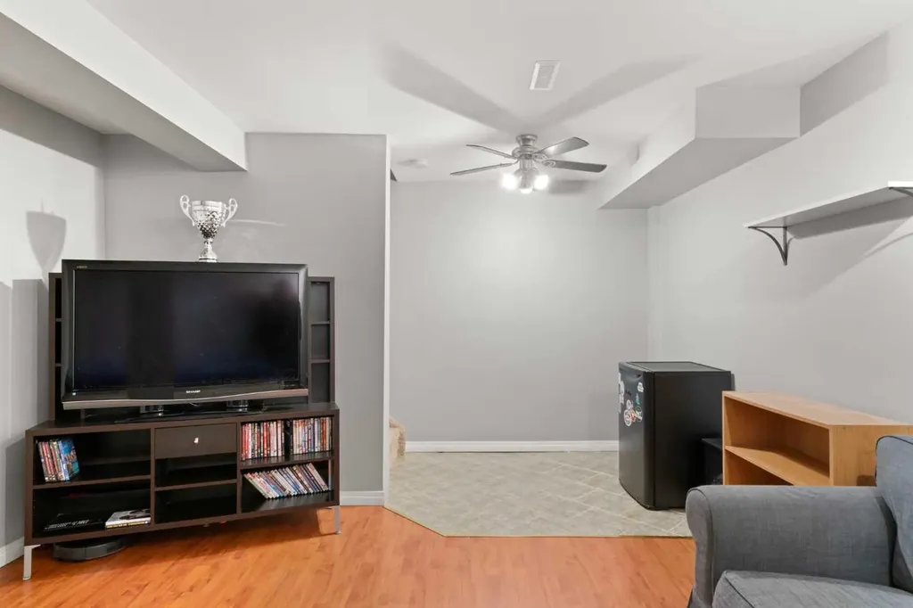530 Woodbine Boulevard SW Calgary AB T2W 5B3