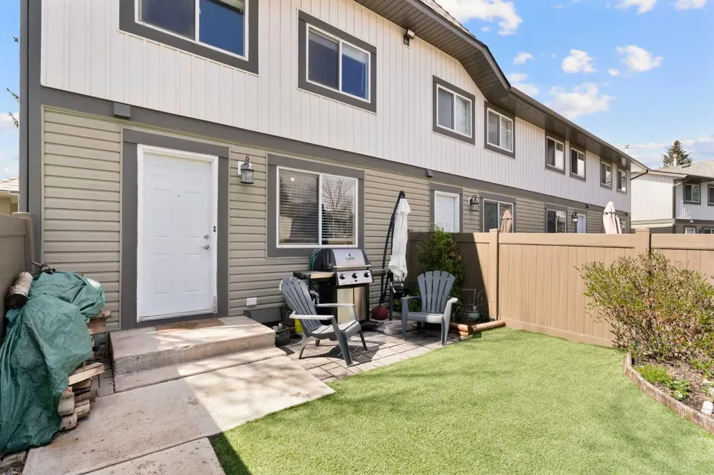 530 Woodbine Boulevard SW Calgary AB T2W 5B3