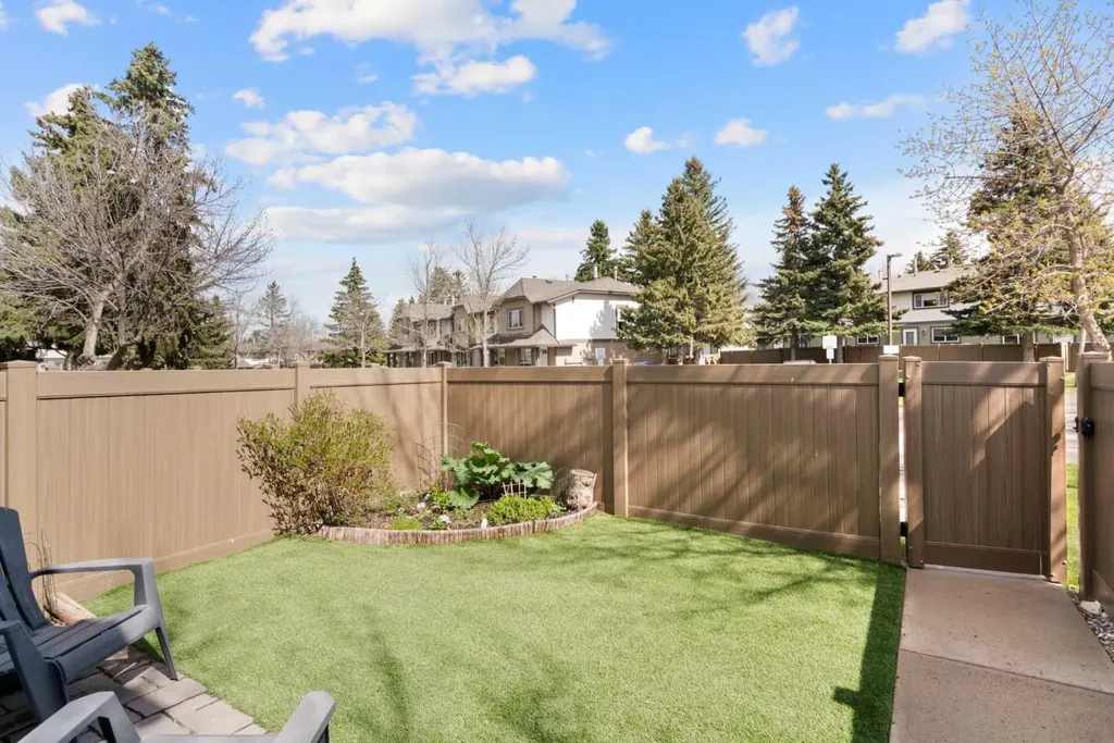 530 Woodbine Boulevard SW Calgary AB T2W 5B3