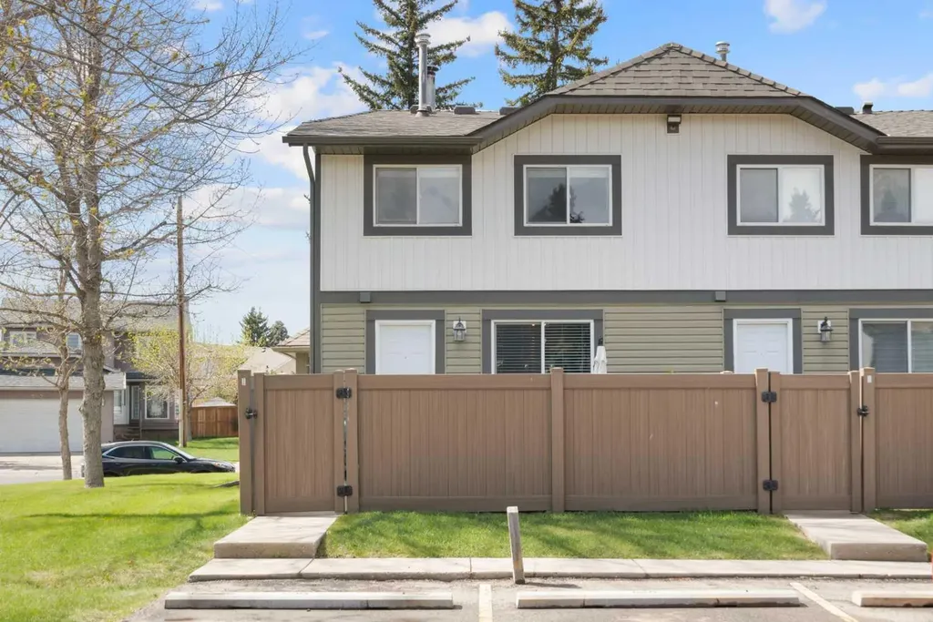 530 Woodbine Boulevard SW Calgary AB T2W 5B3