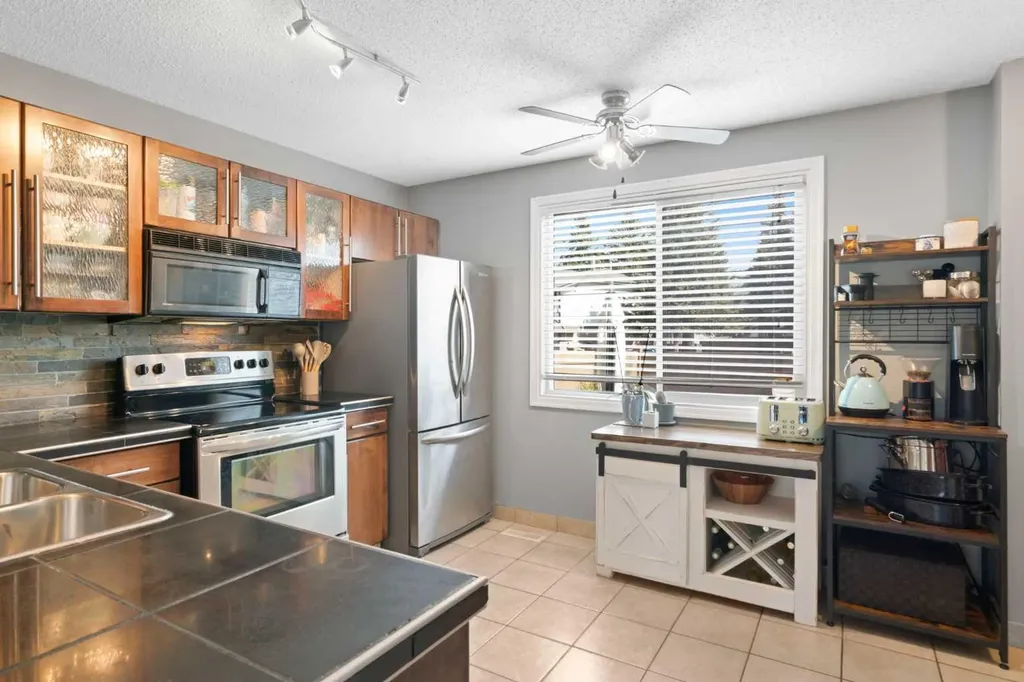 530 Woodbine Boulevard SW Calgary AB T2W 5B3