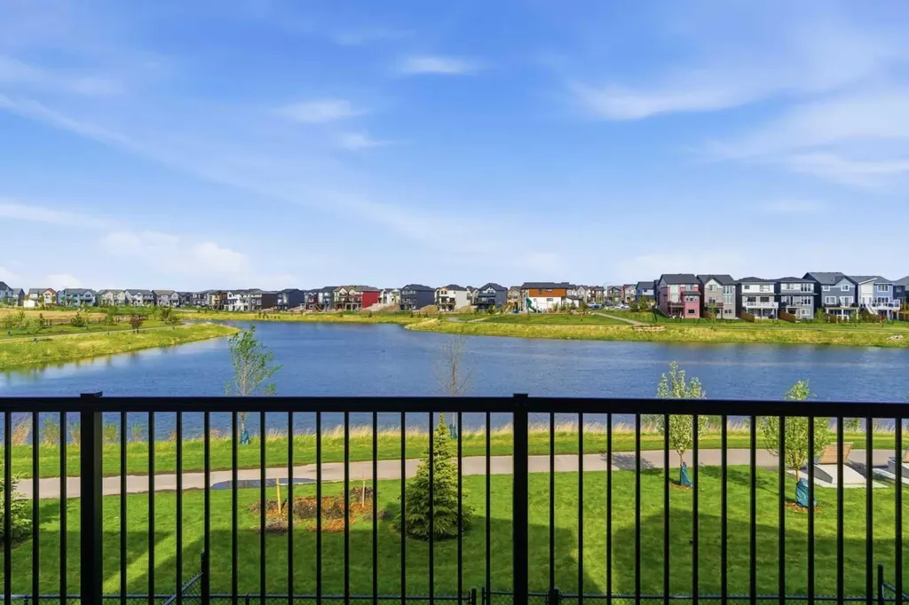 264 Mallard Grove SE Calgary AB T3S 0M8