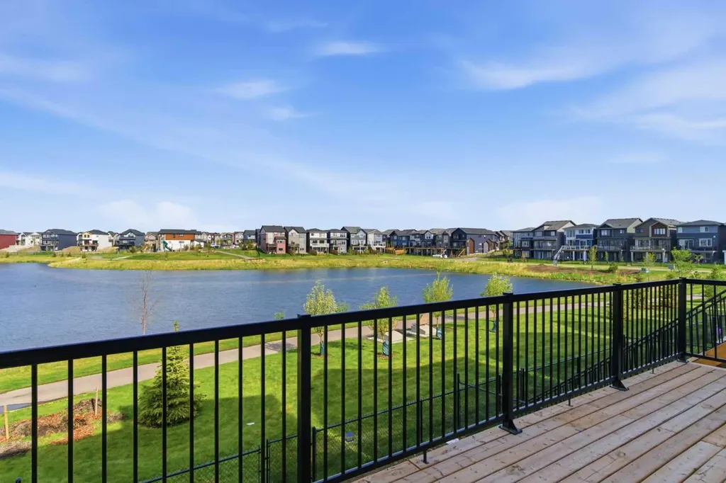 264 Mallard Grove SE Calgary AB T3S 0M8