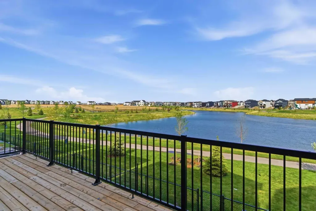 264 Mallard Grove SE Calgary AB T3S 0M8