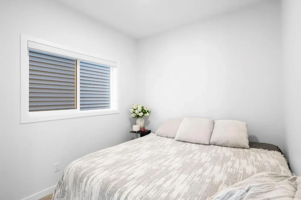264 Mallard Grove SE Calgary AB T3S 0M8