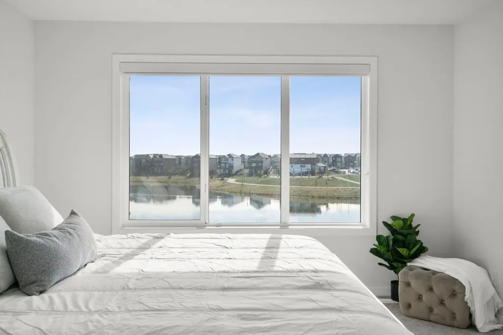 264 Mallard Grove SE Calgary AB T3S 0M8