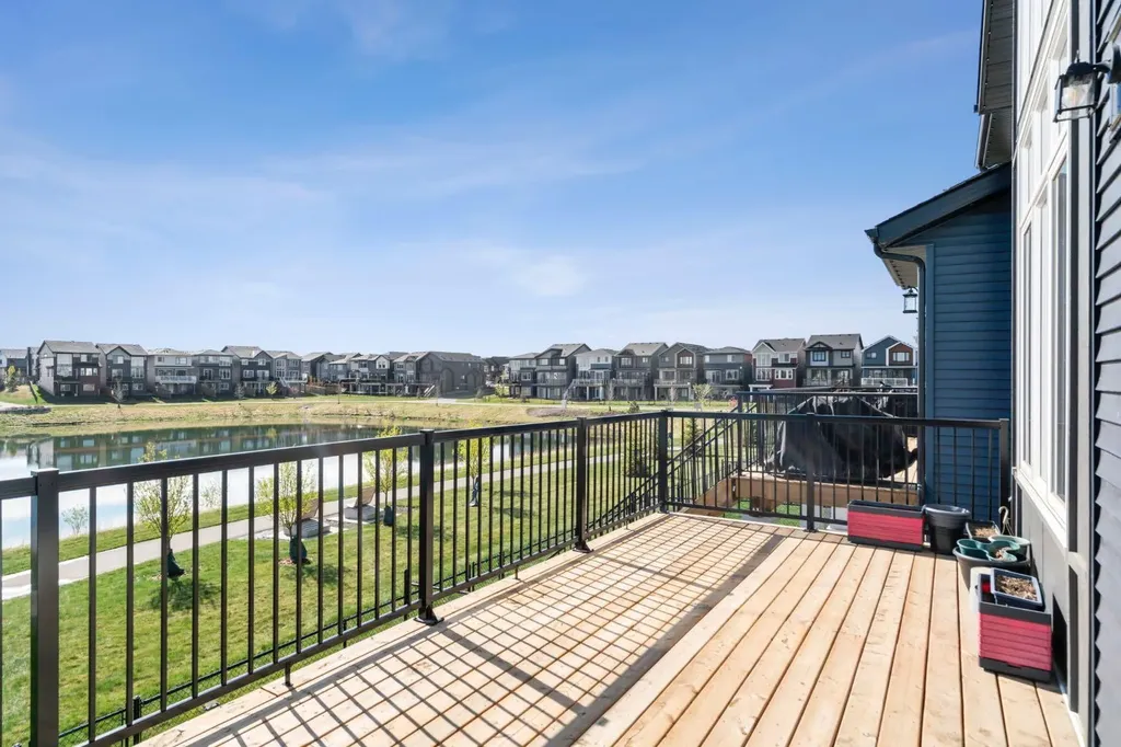 264 Mallard Grove SE Calgary AB T3S 0M8