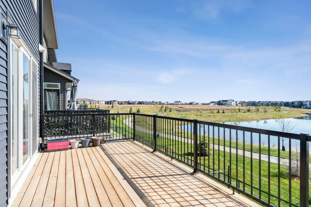 264 Mallard Grove SE Calgary AB T3S 0M8