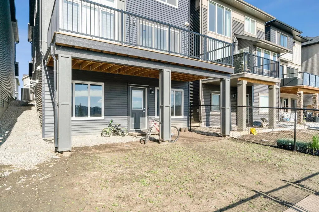 264 Mallard Grove SE Calgary AB T3S 0M8