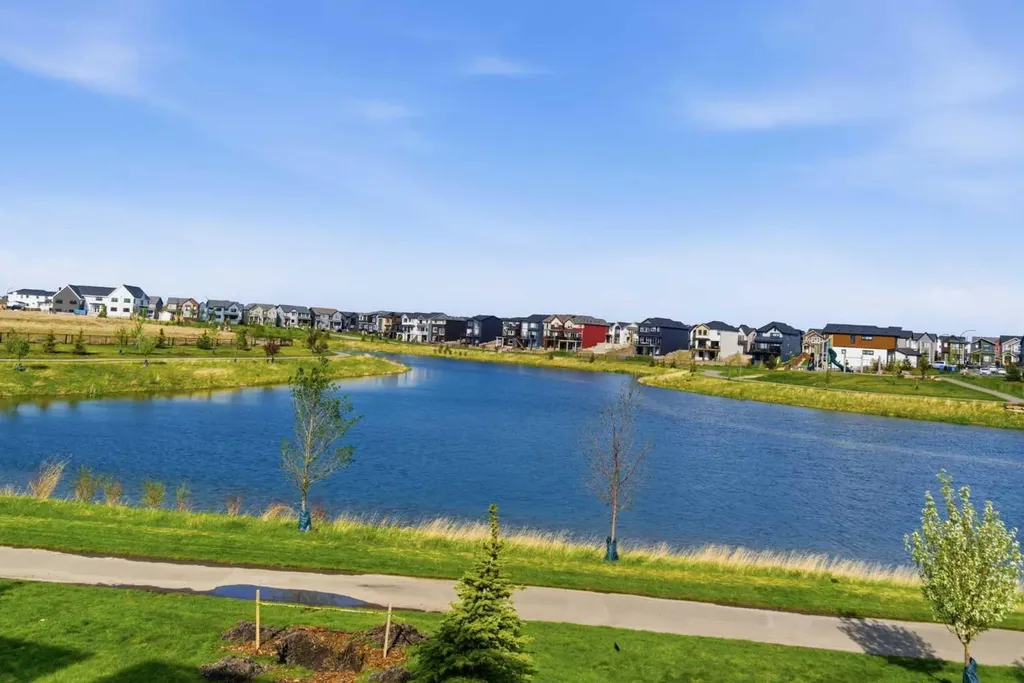 264 Mallard Grove SE Calgary AB T3S 0M8