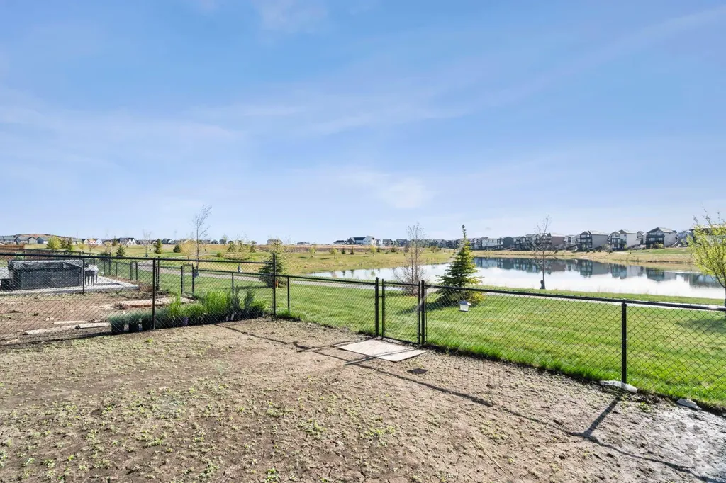 264 Mallard Grove SE Calgary AB T3S 0M8