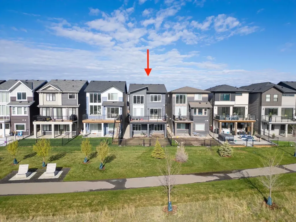 264 Mallard Grove SE Calgary AB T3S 0M8