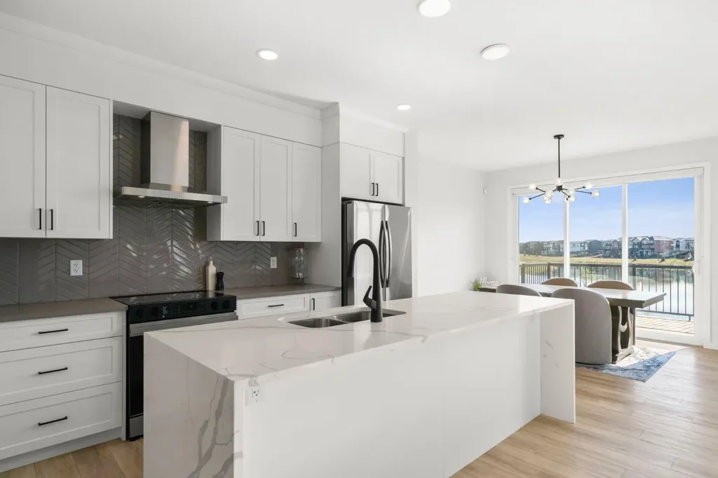 264 Mallard Grove SE Calgary AB T3S 0M8