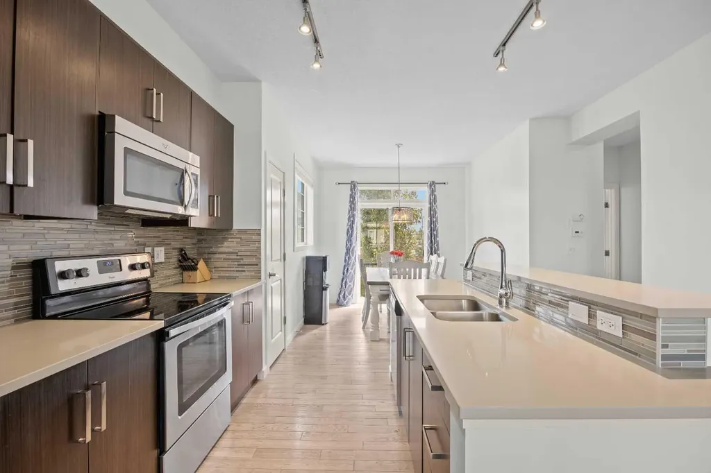 134 Walden Circle SE Calgary AB t2x0y4