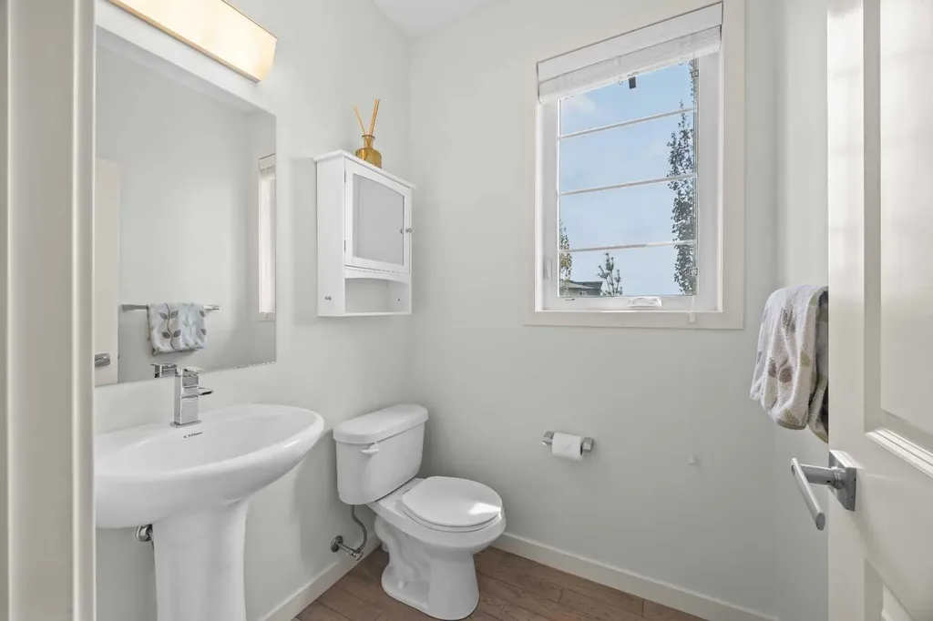 134 Walden Circle SE Calgary AB t2x0y4