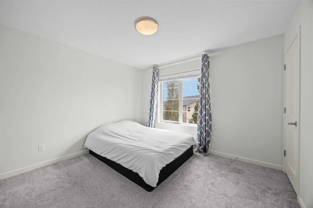 134 Walden Circle SE Calgary AB t2x0y4