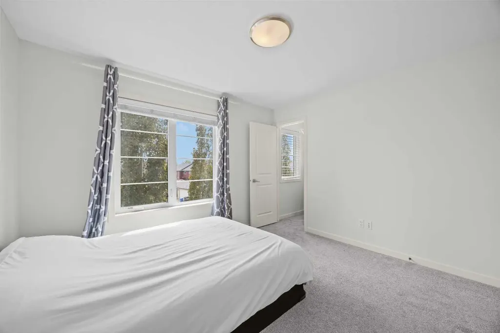 134 Walden Circle SE Calgary AB t2x0y4
