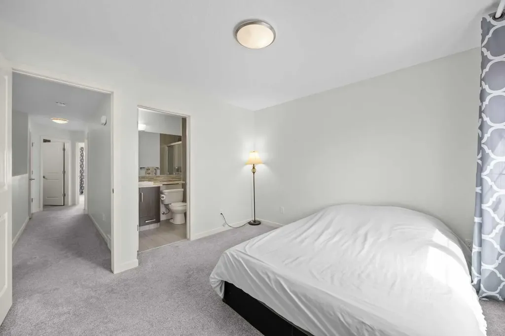 134 Walden Circle SE Calgary AB t2x0y4