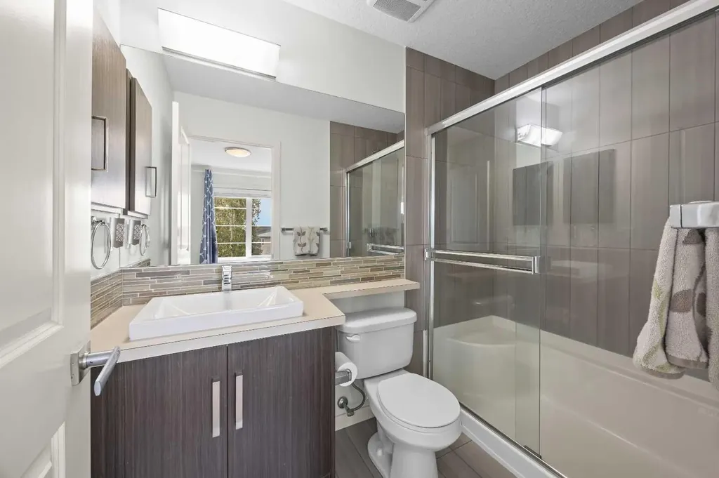 134 Walden Circle SE Calgary AB t2x0y4