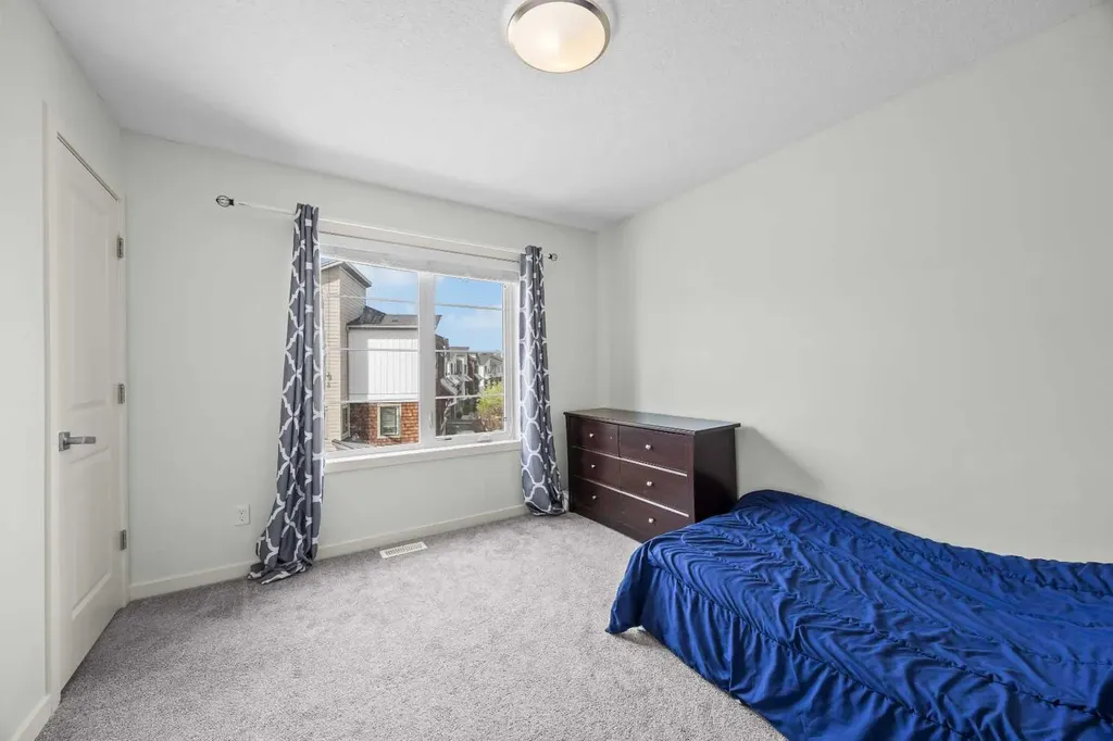 134 Walden Circle SE Calgary AB t2x0y4